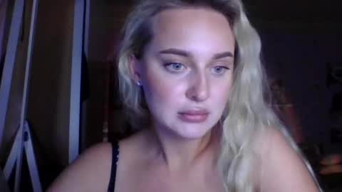 Snapshot of aylinn9999 chatting on July 17, 6:02 pm aylinn9999 online show from July 17, 6:02 pm