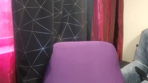 Snapshot of aymarsensual chatting on December 21, 10:50 am Dominatrix Queen online show from December 21, 10:50 am