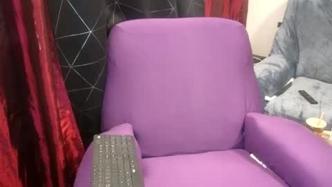 Snapshot of aymarsensual chatting on December 22, 2:49 pm Dominatrix Queen online show from December 22, 2:49 pm