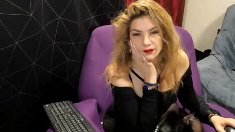 Snapshot of aymarsensual chatting on February 18, 8:58 pm Dominatrix Queen online show from February 18, 8:58 pm