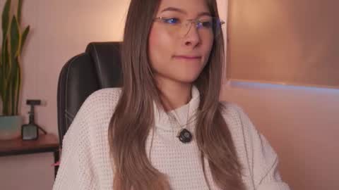 Ayra L online show from March 11, 1:17 pm