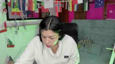 Snapshot of aysha_winxs chatting on June 18, 3:29 am Aysha online show from June 18, 3:29 am