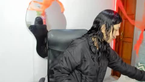 Snapshot of aysha_winxx chatting on October 31, 3:07 am aysha_winxx online show from October 31, 3:07 am