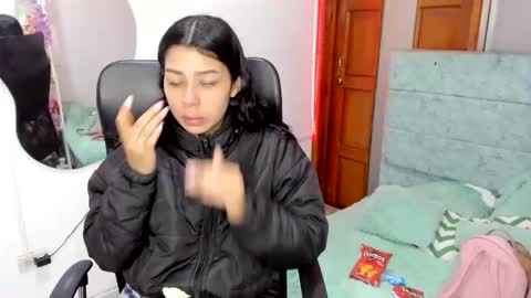 Snapshot of aysha_winxx chatting on November 6, 3:40 am aysha_winxx online show from November 6, 3:40 am