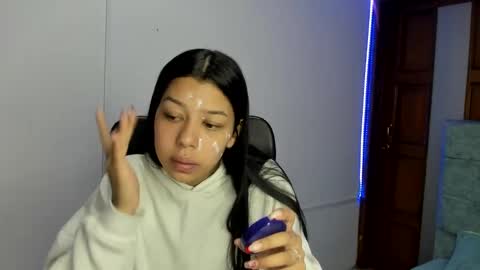 Snapshot of aysha_winxx chatting on November 22, 3:16 am aysha_winxx online show from November 22, 3:16 am