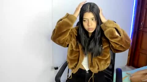 Snapshot of aysha_winxx chatting on November 23, 3:17 am aysha_winxx online show from November 23, 3:17 am