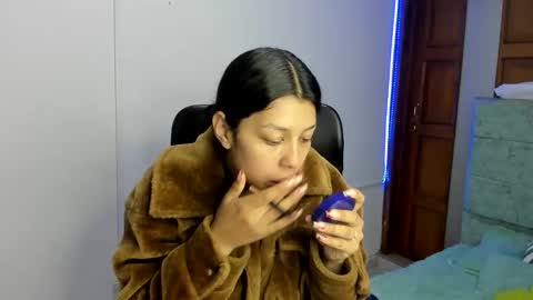 Snapshot of aysha_winxx chatting on November 26, 3:07 am aysha_winxx online show from November 26, 3:07 am