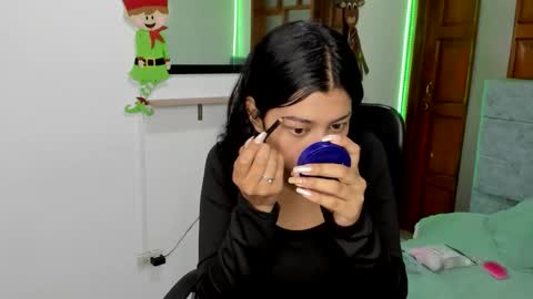 Snapshot of aysha_winxx chatting on December 17, 3:23 am aysha_winxx online show from December 17, 3:23 am