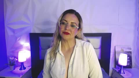 Snapshot of azaahara_ chatting on May 22, 1:50 pm Azahara online show from May 22, 1:50 pm