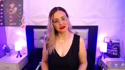 Snapshot of azaahara_ chatting on June 11, 12:58 pm Azahara online show from June 11, 12:58 pm