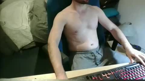 Snapshot of azdert2100 chatting on November 14, 10:29 pm azdert online show from November 14, 10:29 pm