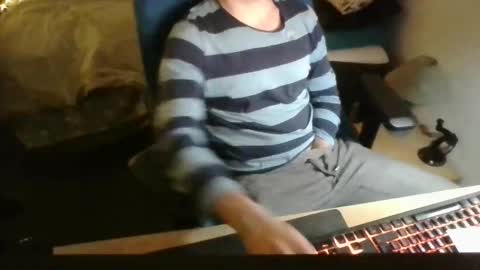 Snapshot of azdert2100 chatting on January 10, 12:07 pm azdert online show from January 10, 12:07 pm