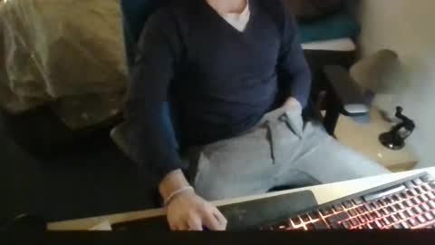 Snapshot of azdert2100 chatting on January 12, 10:48 pm azdert online show from January 12, 10:48 pm