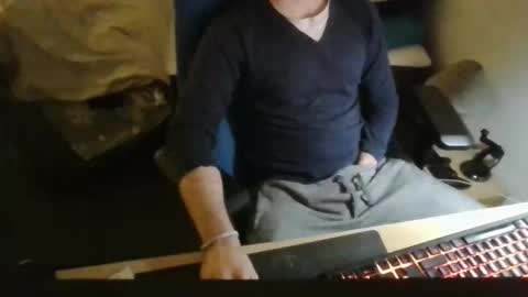 Snapshot of azdert2100 chatting on January 14, 3:17 pm azdert online show from January 14, 3:17 pm