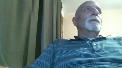 Snapshot of azjohnny chatting on April 2, 2:20 am azjohnny online show from April 2, 2:20 am