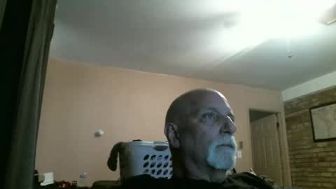 Snapshot of azjohnny chatting on April 5, 11:02 pm azjohnny online show from April 5, 11:02 pm