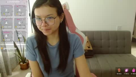 Snapshot of azu_chan chatting on July 4, 2:12 pm Azu online show from July 4, 2:12 pm