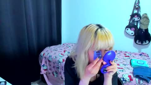 Azu Moure online show from November 30, 3:21 am