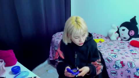 Azu Moure online show from March 2, 4:14 am