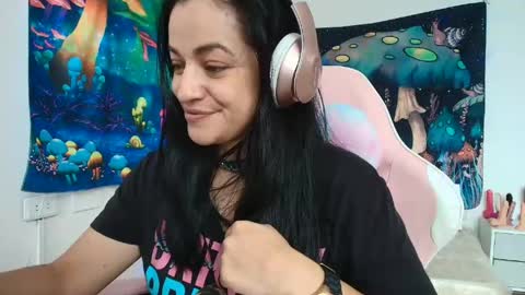 Azucena R online show from April 29, 4:00 pm