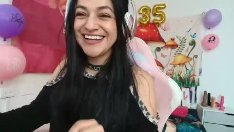Snapshot of azucenaxxxgp chatting on May 6, 3:17 pm Azucena R online show from May 6, 3:17 pm