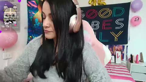 Snapshot of azucenaxxxgp chatting on May 8, 3:06 pm Azucena R online show from May 8, 3:06 pm