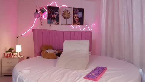 Snapshot of azul_horny chatting on May 16, 10:41 pm PRINCESS AZUL. online show from May 16, 10:41 pm