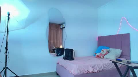 Snapshot of azul_horny chatting on May 27, 10:29 pm PRINCESS AZUL. online show from May 27, 10:29 pm