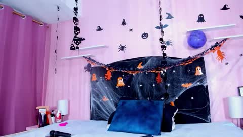 Snapshot of azul_moon chatting on October 22, 4:13 am azul_moon online show from October 22, 4:13 am