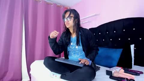 Snapshot of azul_moon chatting on December 2, 3:56 am azul_moon online show from December 2, 3:56 am