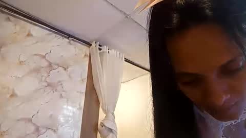 azura lion online show from April 23, 4:03 am