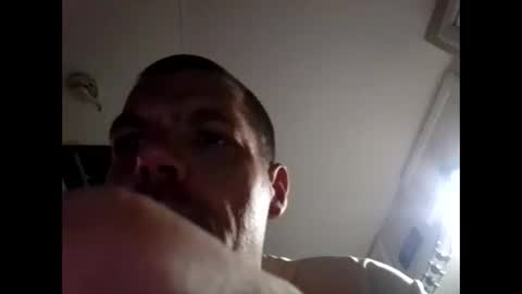 Snapshot of azza42086 chatting on May 7, 12:21 pm azza42086 online show from May 7, 12:21 pm