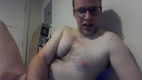 Snapshot of b21lundeen chatting on December 22, 10:07 pm your-personal-weener online show from December 22, 10:07 pm