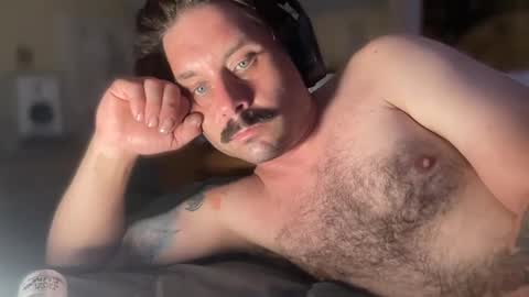 Snapshot of b4nkshot765 chatting on September 18, 6:04 am bry online show from September 18, 6:04 am