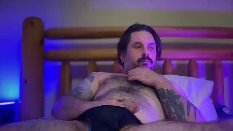 Snapshot of b4nkshot765 chatting on October 14, 4:35 am bry online show from October 14, 4:35 am