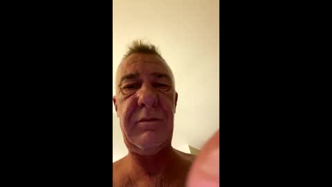 Snapshot of b_benito chatting on October 1, 9:32 pm benito online show from October 1, 9:32 pm