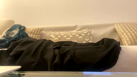 Snapshot of b_benito chatting on December 3, 8:40 pm benito online show from December 3, 8:40 pm