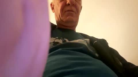 Snapshot of b_benito chatting on February 27, 10:10 pm benito online show from February 27, 10:10 pm