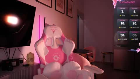 Bonnie  online show from November 10, 1:10 pm