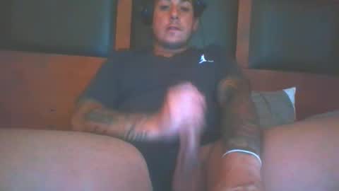 Snapshot of baadddboooy69 chatting on March 26, 4:45 pm baadddboooy69 online show from March 26, 4:45 pm