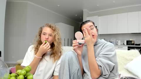 Monica online show from October 25, 1:02 am