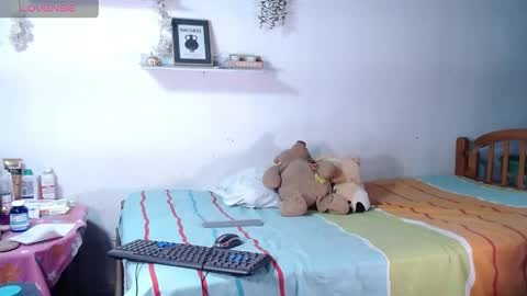 Snapshot of babby_swet chatting on May 11, 12:00 pm babby_swet online show from May 11, 12:00 pm