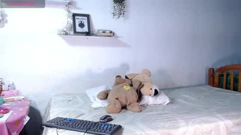 Snapshot of babby_swet chatting on May 22, 12:11 pm babby_swet online show from May 22, 12:11 pm