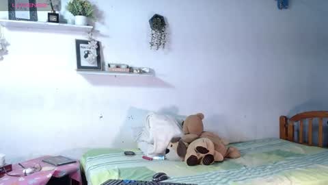 Snapshot of babby_swet chatting on July 31, 10:47 am babby_swet online show from July 31, 10:47 am