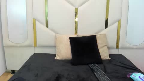 Snapshot of babbyvalen chatting on June 5, 2:01 pm nika strom online show from June 5, 2:01 pm