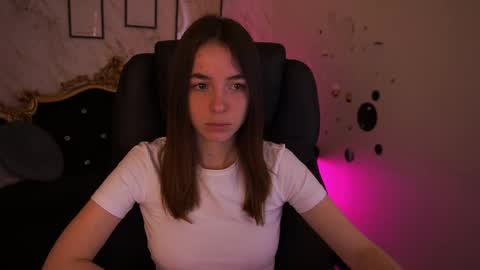 Snapshot of babe_dollie chatting on May 5, 6:32 am Babe online show from May 5, 6:32 am