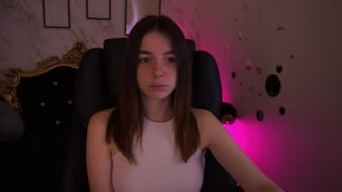 Snapshot of babe_dollie chatting on May 8, 6:19 am Babe online show from May 8, 6:19 am