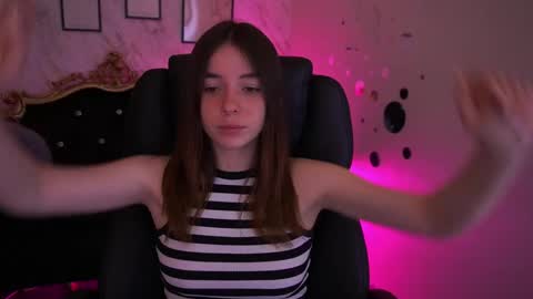 Snapshot of babe_dollie chatting on May 13, 6:44 am Babe online show from May 13, 6:44 am