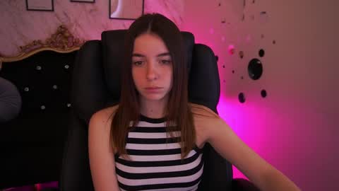 Snapshot of babe_dollie chatting on May 14, 6:42 am Babe online show from May 14, 6:42 am