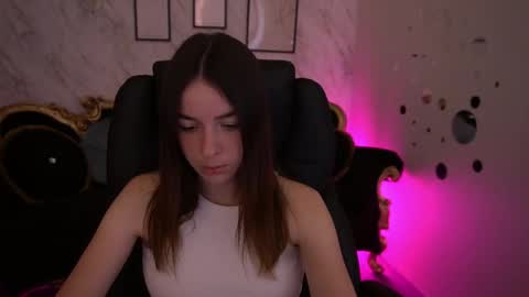 Snapshot of babe_dollie chatting on May 23, 6:40 am Babe online show from May 23, 6:40 am